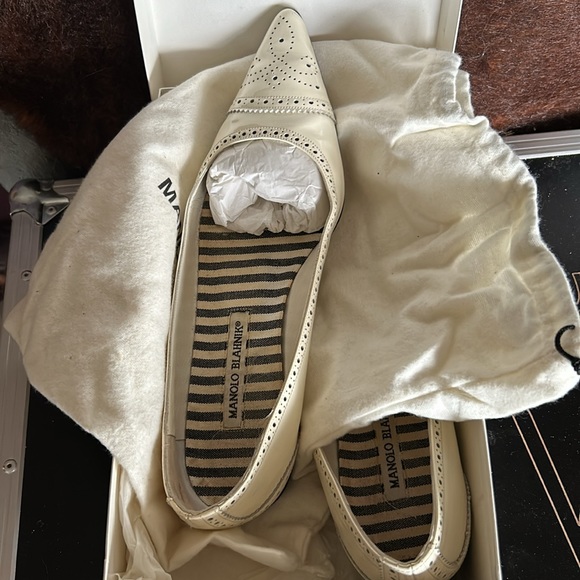 Worn once white patent “Petunia” Manolo Blahnik flats - Picture 4 of 5